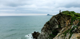 2 ngày 1 đêm “lạc trôi” ở Minh Châu – Quan Lạn (phần 2) – Đi biển ngày bão Eo Gió Quan Lạn