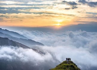 Phượt 3 ngày: Săn mây Tà Xùa – Mộc Châu mận ửng hồng (Phần 2) sống lưng khủng long tà xùa