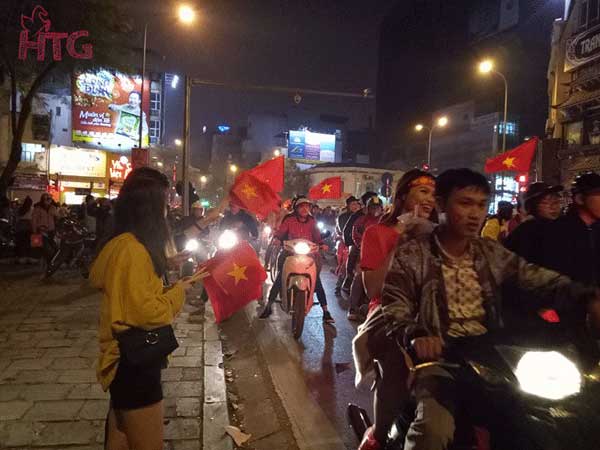"Đi bão" đội tuyển U23 Việt Nam chiến thắng
