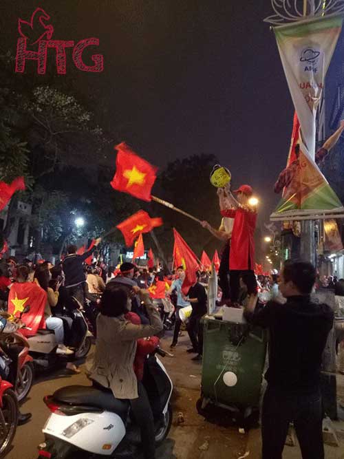 "Đi bão" đội tuyển U23 Việt Nam chiến thắng